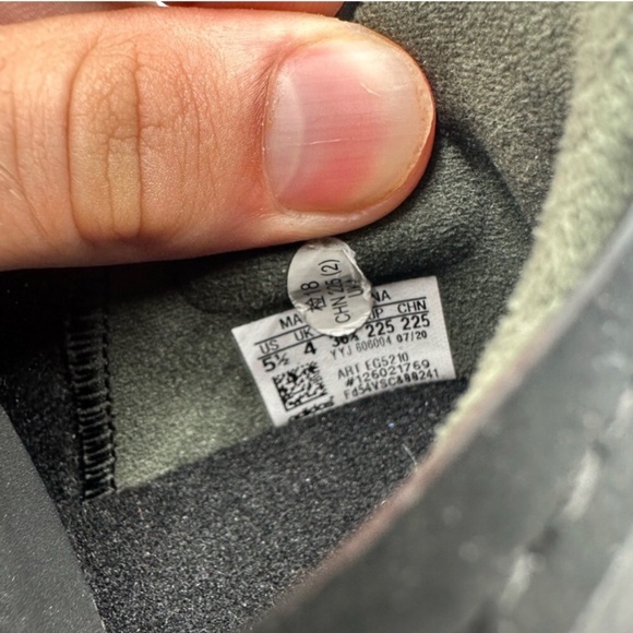 Adidas Women's UltraBoost Winter Cold RDY Core Black - Picture 6 of 9